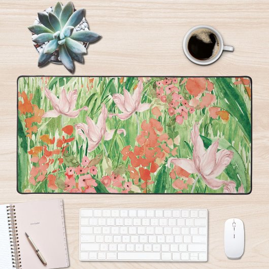 Waterverf roze koraal bloemenweide op de berg bureaumat