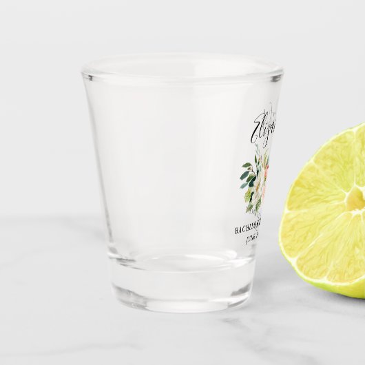 Waterverf Roze Witte Bloemige Bachelorette Feest Shot Glas (Links)