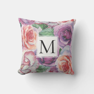 Waterverf rozen en monogram floraal buitenkussen