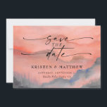 Waterverf Rustic Wedding Mountain Sunset Save The Date<br><div class="desc">Ga door met de toon van je rustige bruiloft met dit op de berg geïnspireerde ontwerp met een waterverf bergachtergrond met pijnbomen.</div>