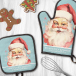 Waterverf Santa Face Christmas Custom Ovenwant & Pannenlap Set<br><div class="desc">Omarm de vakantie spirit met deze heerlijke ovenhandschoen en pottenhouder set met een waterverf Santa gezicht op een feestelijke blauwe achtergrond. Perfect voor het brengen van een vleugje nostalgie naar uw keuken, deze set is zowel decoratief als functioneel. Pas het aan met jouw naam of een speciaal bericht om het...</div>