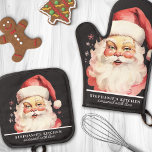 Waterverf Santa Face Christmas Custom Ovenwant & Pannenlap Set<br><div class="desc">Omarm de vakantie spirit met deze heerlijke ovenhandschoen en pottenhouder set met een waterverf Santa gezicht op een feestelijke zwarte achtergrond. Perfect voor het brengen van een vleugje nostalgie naar uw keuken, deze set is zowel decoratief als functioneel. Pas het aan met jouw naam of een speciaal bericht om het...</div>