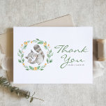 Waterverf Sleeping Raccoon Krans Baby shower Bedankkaart<br><div class="desc">Stuur bedankt naar uw gasten met deze aanpasbare baby shower bedankkaart. Het beschikt over een aquarel baby wasbeer in een groene krans met bijpassend groen en een bloemmotief. Personaliseer dit baby shower bedankkaart door uw gegevens toe te voegen. Deze wasbeer bedankkaart is ideaal voor elk baby shower thema of seizoen....</div>