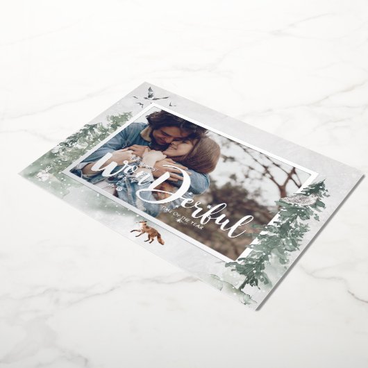 Waterverf Snowy Winter Pine Trees Foto Holiday Folie Uitnodiging (Gedraaid)