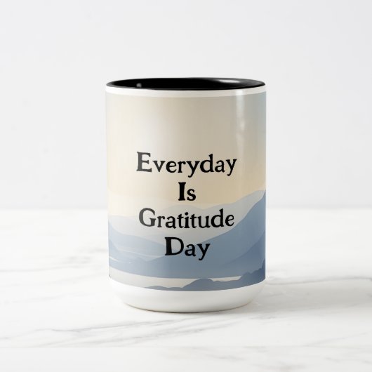 Waterverf stijl Mountain River Scene Elke dag is Tweekleurige Koffiemok (Center)