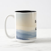 Waterverf stijl Mountain River Scene Elke dag is Tweekleurige Koffiemok (Links)