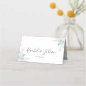 Waterverf stoffige blauwe bloemenbruiloft plaatskaartje (Achterkant)