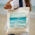 Waterverf strand oceaan 'Ik heb vitamine Zee nodig Tote Bag<br><div class="desc">Breng het rustige en vredige gevoel van de oceaan met u mee, met onze originele met de hand geschilderde rustige strandgolven waterverf en typografisch ontwerp 'I Need Vitamin Zee' canvas tas. Kalmerende tinten van aqua blues, creëer met een frisse tropische look met zachte glooiende golven en subtiele roze zeilboten worden...</div>