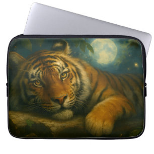 Waterverf tijger rust in het nachtbos laptop sleeve