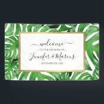 Waterverf Tropische Monstera laat patroongebeurten Spandoek<br><div class="desc">Een elegant tropisch motief van waterverf monstera bladeren wordt een oogstpatroon op dit vinylbannerteken. Het faux gouden lijst voegt een luxe accent toe rond uw gebeurtenistekst. Geweldig voor bruiloften,  verjaardagsfeestjes,  bachelorette feestjes,  verjaardagen,  gezinshereniging en nog veel meer. Kunst en design © 1201AM Design Studio | www.1201am.com</div>