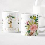 Waterverf van goudmonogram koffiemok<br><div class="desc">Een gepersonaliseerde koffie-mok met een faux gouden letter "T"-monogram,  met decoratieve waterverf florale en foliage illustraties. Pas het eenvoudig aan met jouw naam of creëer een unieke gave voor je geliefden.</div>