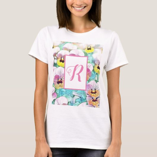Waterverf van roze pansieën aanpasbaar monogram t-shirt (Voorkant)