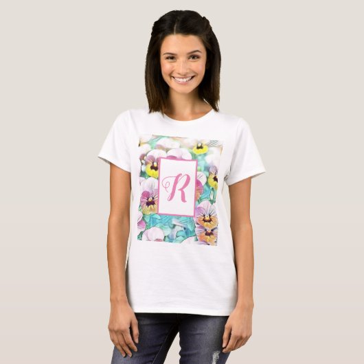 Waterverf van roze pansieën aanpasbaar monogram t-shirt (Voorkant volledig)