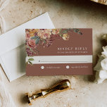 Waterverf van Rustic Bloom Floral Wedding RSVP Kaartje<br><div class="desc">Deze elegante botanische RSVP-kaart is ontworpen om te coördineren met ons Rustic Bloom waterverf florale bruiloft collectie en bevat een spray van waterverf geverfde mum- en roos-bloemen in rijke herfstschaduwen van marsala, bruine plum, wazige roze en crème op een rijke terracotta roestachtergrond. Pas de gewenste responsdatum aan en gebruik de...</div>