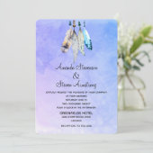 Waterverf veren op een blauwachtige Paarse bruilof Kaart (Staand voorkant)