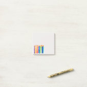 Waterverf verjaardagskaarsen kleurrijke magnetisch post-it® notes (Op bureau)