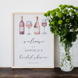 Waterverf Vino voor geloften Welkomstbord Poster<br><div class="desc">Dit elegante vrijgezellenfeesten collectie is ideaal voor vrijgezellenfeesten met een wijnthema. Het heeft een kalligrafiescript "Vino before Vows" titel en waterverf flessen en glazen roze en rode wijn.</div>