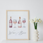 Waterverf Vino voor geloften Wijnbar teken Poster<br><div class="desc">Dit elegante vrijgezellenfeesten collectie is ideaal voor vrijgezellenfeesten met een wijnthema. Het heeft een kalligrafiescript "Vino before Vows" titel en waterverf flessen en glazen roze en rode wijn.</div>