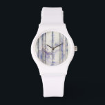 Waterverf Violet Free Expression Horloge<br><div class="desc">Deze geweldige vrije expressie werk van Jennifer Goldberger is een violette waterverf vol leven. De zwarte lijnen lopen verticaal in het stuk, en de violetdruppels strekken zich uit van hen als golven in een meer. Een prachtige afdruk die goed zou passen op een aantal Zazzle-producten. Bestel er vandaag nog een!...</div>