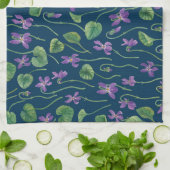 Waterverf viooltjes op blauw theedoek (Gevouwen)