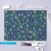 Waterverf viooltjes op blauw tissuepapier (Craft)