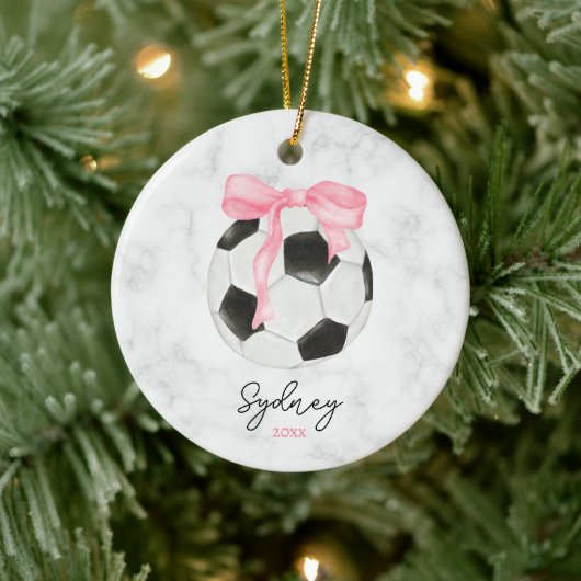 Waterverf Voetbal en Roze Grandmillenial Bow Keramisch Ornament (Boom)