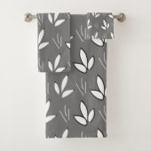 Waterverf White Flowers Grey Floral Pattern Bad Handdoek (Insitu)