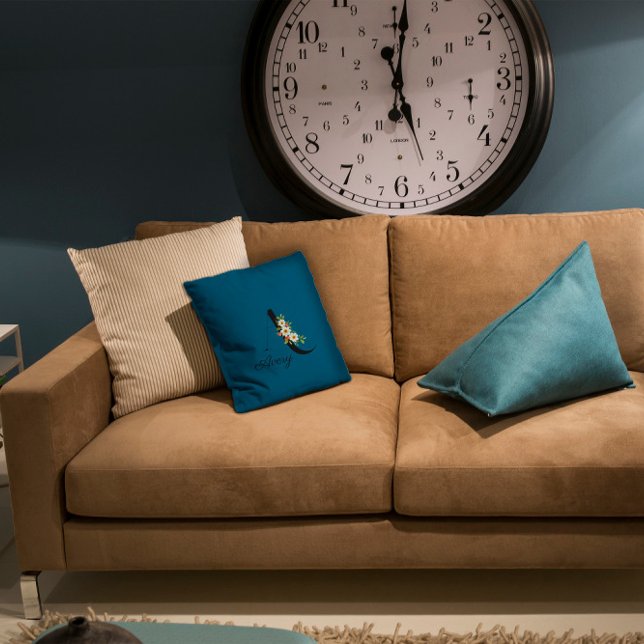 Waterverf wildbloem monogram oceaanblauw kussen (Creator heeft geüpload)