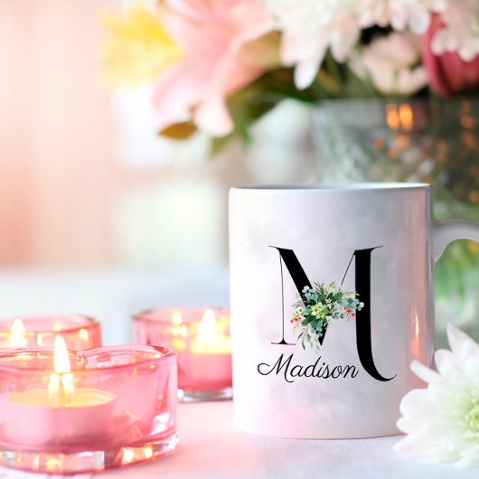 Waterverf wilde bloemen initiaal monogram koffie m koffiemok