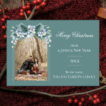Waterverf Winter Bloemen Boho Boog Foto | Blauwgro Feestdagenkaart<br><div class="desc">Omarm de charme van het seizoen met deze Blauwgroen Waterverf Winter Floral Boho Arch Holiday Photo Card, gemaakt om uw feestelijke sfeer te delen. Deze vakantiefoto-begroeting heeft een elegante lay-out met een delicate boho-boog en een waterverf winterbloemaccent, waardoor uw familiefoto prachtig wordt ingelijst. Het bloemenontwerp van de boho wordt gecombineerd...</div>