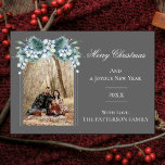 Waterverf Winter Bloemen Boho Boog Foto | Gray Feestdagenkaart<br><div class="desc">Omarm de charme van het seizoen met deze Grey Waterverf Winter Floral Boho Arch Holiday Photo Card, gemaakt om uw feestelijke sfeer te delen. Deze vakantiefoto-begroeting heeft een elegante lay-out met een delicate boho-boog en een waterverf winterbloemaccent, waardoor uw familiefoto prachtig wordt ingelijst. Het bloemenontwerp van de boho wordt gecombineerd...</div>