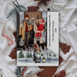 Waterverf Winter Christmas Gnome Foto Feestdagenkaart<br><div class="desc">Verspreid feestvreugde naar vrienden en familie met deze charmante Waterverf Winter Christmas Gnome Holiday Photo Card. Het ontwerp van de fotokaart is voorzien van een vrolijke kerstgnoom met een verlichte lantaarn met een achtergrond in het bergbos met vallende sneeuw. Extra kleuren beschikbaar bij dit ontwerp.</div>