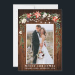 Waterverf Winter Floral Pas getrouwd Kerstmis Feestdagenkaart<br><div class="desc">Rustieke Wood Elegant Waterverf Winter Floral Wood Pas getrouwd Photo Merry Christmas Kaart bevat prachtige waterverf rode poinsettias,  botanisch groen,  wintergroen,  holly berries,  witte rozen,  katoen,  dennenappels en blauwe bessen. Rustiek Land Hout en String Lights.</div>