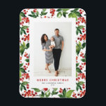 Waterverf Winterbessen Vrolijk Kerstfeest Foto Magneet<br><div class="desc">vrolijk kerstfeest! Stuur warme vakantiegroeten naar je familie en vrienden met deze aanpasbare kerstmagneet. Het heeft een waterverfpatroon van winterbessen. Personaliseer deze foto kerstmagneet door uw gegevens toe te voegen. Deze botanische kerstmagneet is verkrijgbaar in een verscheidenheid aan kaarten.</div>