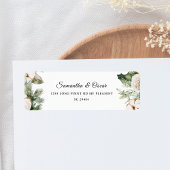 Waterverf Wintergroene pine-boom en witte bloemen Etiket