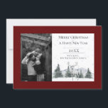 Waterverf winterrendier | Rode foto Feestdagenkaart<br><div class="desc">Stuur oprechte vakantiewensen met deze prachtig vervaardigde Red Waterverf Winter Reindeer Photo Holiday Kaart. Met een serene scène van besneeuwde pijnbomen, vallende sneeuw en een sierlijk wit rendier, brengt dit ontwerp de stille magie van het seizoen tot leven. Je favoriete familiefoto is het hart van de kaart, gecombineerd met moderne...</div>