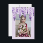 Waterverf Wisteria Foto | Bat Mitzvah Bedankkaart<br><div class="desc">Dit ontwerp bevat elegante waterverf wisteria-bloemen in zacht lavendel en paars met groene bladeren op een lila achtergrond met uw favoriete foto- en naambekleding. Op het omgekeerde in elegant wit kalligrafiekmanuscript op een paarse achtergrond is de tekst "Dank u"en uw gepersonaliseerd bericht en naam. Personaliseer door de tekst in de...</div>