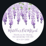 Waterverf Wisteria Hartelijk dank | Bat Mitzvah Ronde Sticker<br><div class="desc">Dit ontwerp bevat elegante waterverf wisteria-bloemen in zacht lavendel en paars met groene bladeren op een witte achtergrond met uw Bat Mitzvah dank u voor uw boodschap en de onderstaande datum. Personaliseer door de tekst in de tekstvakjes uit te geven. Speciaal voor u ontworpen door Evco Studio www.zazzle.com/store/evcostudio #batmitzvah #party...</div>