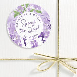 Waterverf Wisteria Wedding Spread The Love Script Ronde Sticker<br><div class="desc">Waterverf Wisteria Wedding Spread The Love Script Stickers zijn uitgerust met elegante waterverf wisteria bloemen in zacht lavendel en paars met groene bladeren op een witte achtergrond met je trouwdankbericht en onderstaande datum. Aan de andere kant is een zacht lila. Personaliseer door de tekst in de tekstvakjes uit te geven....</div>