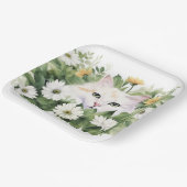 Waterverf witte kat in madeliefjes papieren bordje (Gebogen)
