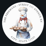 Waterverf Witte Sneeuwman Chef Funny Christmas Ronde Sticker<br><div class="desc">Een sneeuwman met een pet en schort van een chef-kok,  met een bakje koekjes,  ideaal voor het verspreiden van vakantielust.</div>