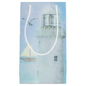 waterverf witte vuurtoren met zeilboot klein cadeauzakje (Voorkant)