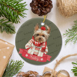 Waterverf Yorkshire Terrier Yorkie Custom Keramisch Ornament<br><div class="desc">Vier uw liefde voor Yorkshire Terriers met dit prachtig ontworpen Waterverf Yorkshire Terrier Yorkie Custom Ceramic Ornament. Dit ornament is ideaal voor het toevoegen van een persoonlijk tintje aan uw vakantiedecor en heeft een charmante waterverf van een Yorkie. Pas het aan met de naam van je huisdier en een speciaal...</div>