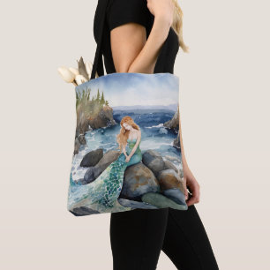Waterverf zeemeermin op oceaanrotsen tote bag