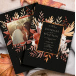 Waterverf Zwart Herfst Bloemen Foto Bruiloft Kaart<br><div class="desc">Een elegante moderne minimalistische terracotta zwart gebrand Sinaasappel Boho bloemenbruiloft uitnodiging. Die waterverf gebrande sinaasappel botanische bloemen wilde bloemen patroon. Met formele en professionele scripttypografie aardse tonen en bohemian kleuren. Op een echt boho chic zwarte achtergrond. Met foto en monogram achterin de uitnodiging. En deze bruiloft uitnodigingskaart is betaalbaar en...</div>