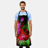 Waterverfschilderij van rode bloemen op zwart schort (Gedragen)