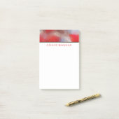 Waterverven van rood en hemelsblauw post-it® notes (Op bureau)