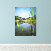 waterview en bergzicht op canvasprint canvas afdruk (Insitu (Houten vloer))