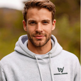 Wave and Walk Zwarte Logo Essential Hoodie