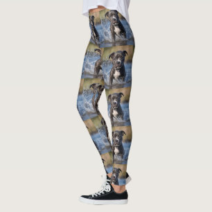 Wave Chaser: Een Staffy Puppy in het spel in de oc Leggings
